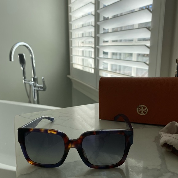 New Tory Burch sunglasses - Picture 2 of 7